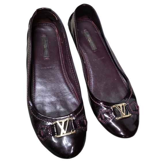 Louis Vuitton Burgundy Patent Leather LV Logo Flats - Picture 7 of 15